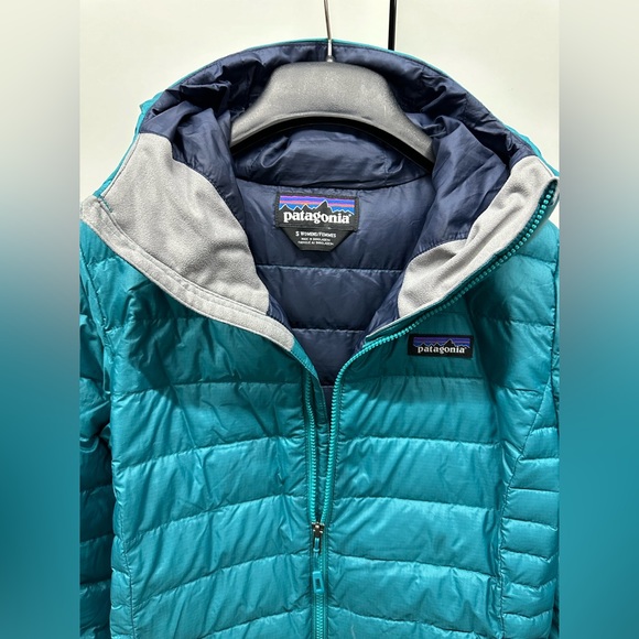 Patagonia teal hooded down jacket, size small - Picture 2 of 4